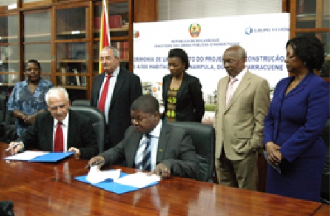 Luz verde: O Grupo SANJOSE e o Governo de Mo&ccedil;ambique assinaram um acordo de colabora&ccedil;&atilde;o (MOU), para a constru&ccedil;&atilde;o de 4.500 habita&ccedil;&otilde;es, correspondentes &aacute; primeira fase do programa de implanta&ccedil;&atilde;o de 100.000 habita&ccedil;&otilde;es