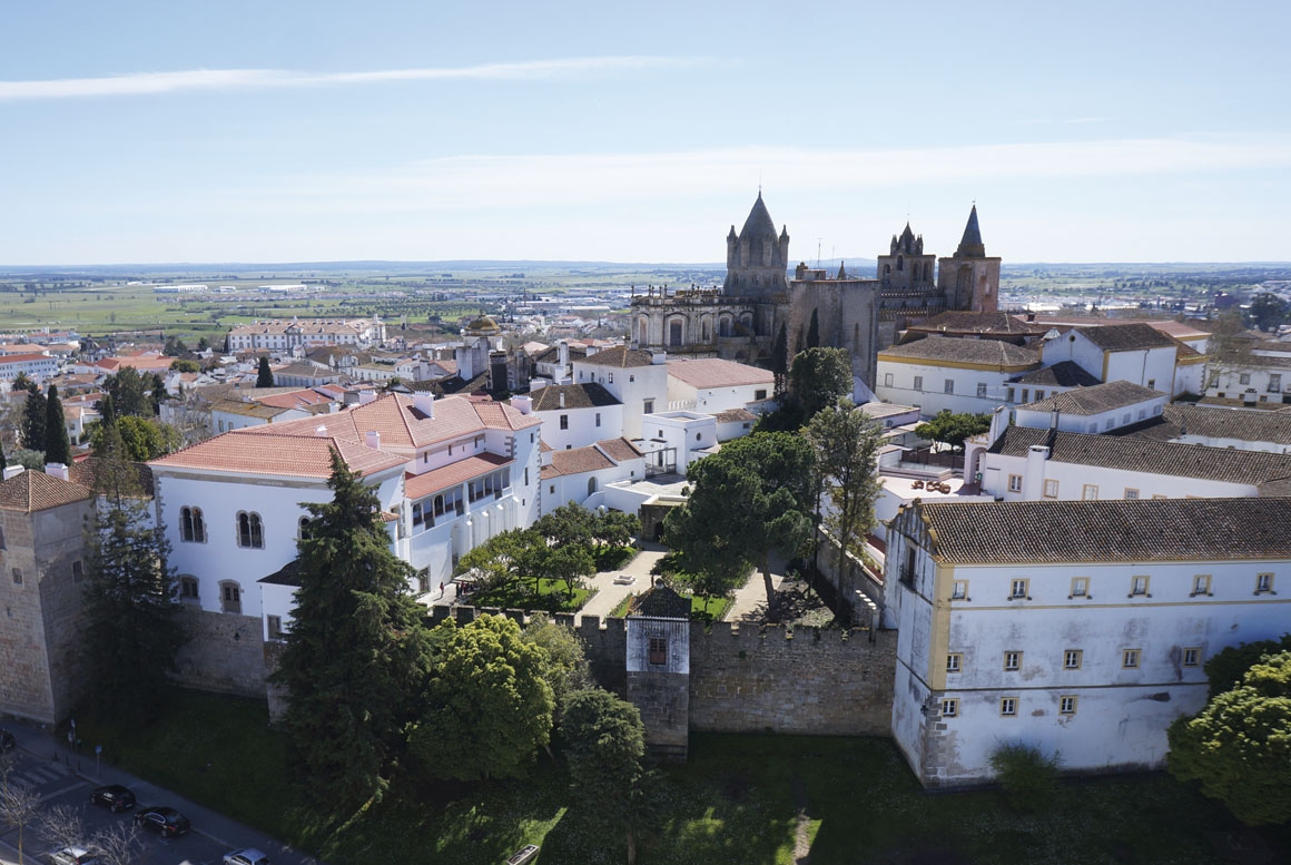 PALAIS DE LINQUISITION, MAISONS PEINTES ET COUR DE SAN MIGUEL DE ÉVORA, ÉVORA