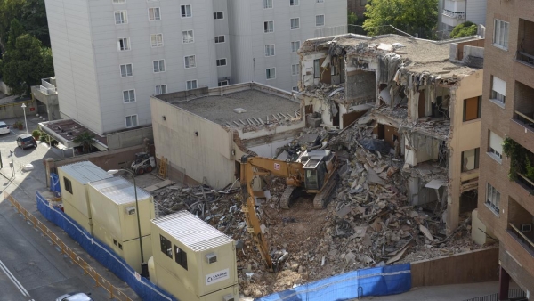 SANJOSE shall demolish the first office of Televisi&oacute;n Espa&ntilde;ola at 75, Paseo de la Habana 75 in Madrid and execute a new building for residential purposes