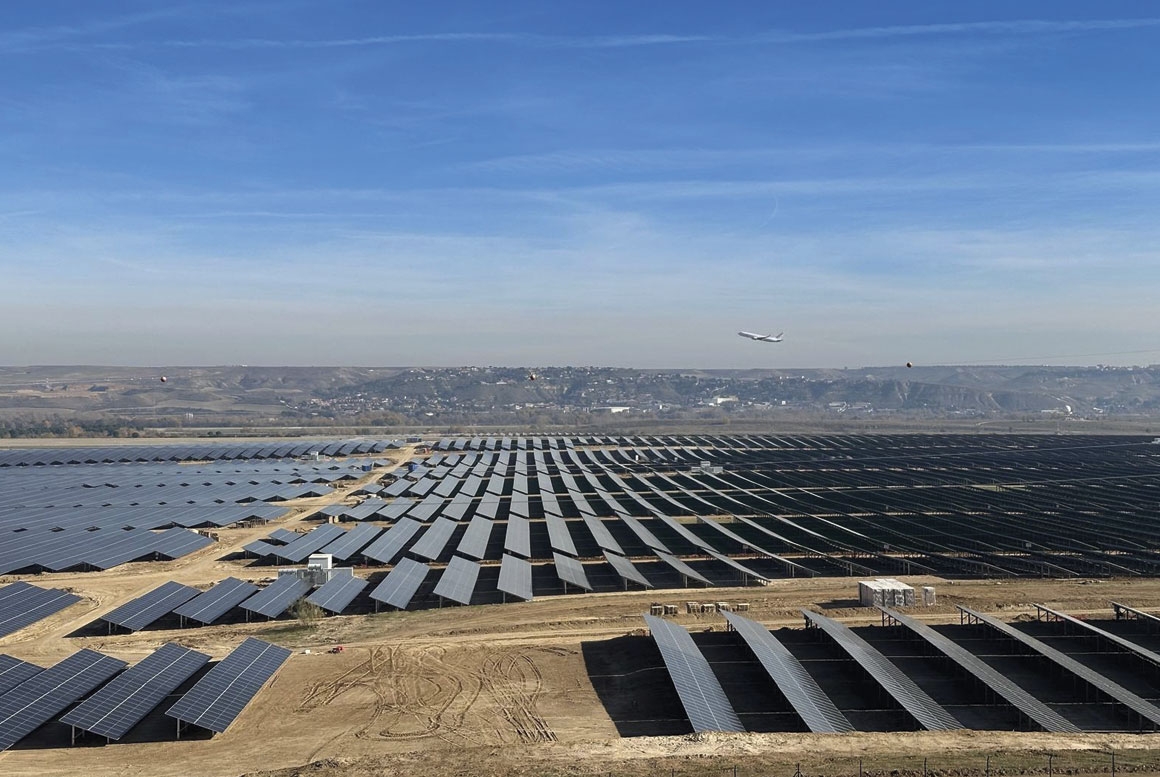 INSTALAÇÃO SOLAR DO AEROPORTO INTERNACIONAL ADOLFO SUÁREZ, EM MADRID - BARAJAS (142,42 MW)