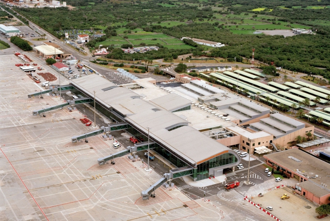 BÂTIMENT TERMINAL AÉROPORT DE MINORQUE, ÎLES BALÉARES 