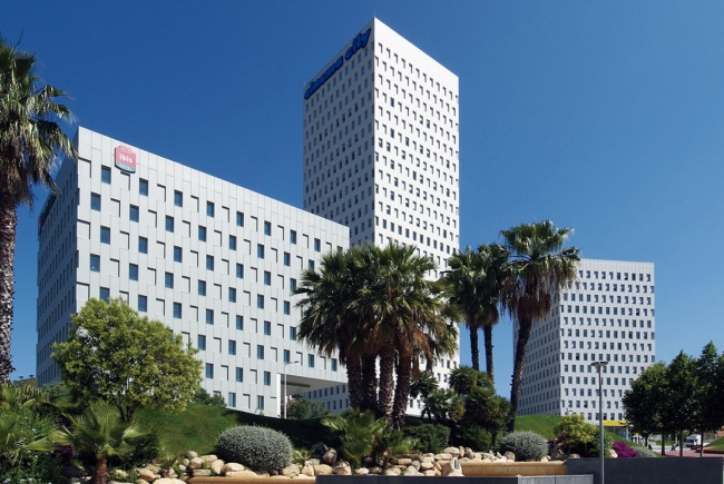 RESIDENTIAL COMPLEX LA PALLARESA - CUBICS IN SANTA COLOMA, BARCELONA