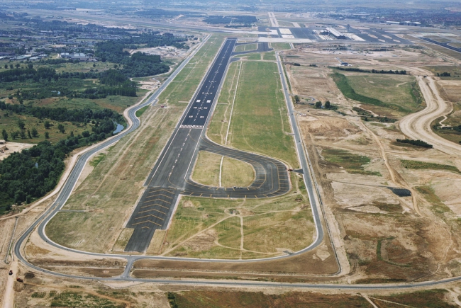 PISTA 18L-36R DO AEROPORTO INTERNACIONAL ADOLFO SUARÉZ DE MADRID - BARAJAS