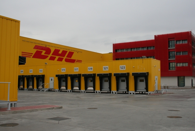 EDIFICIO DE OFICINAS Y NAVE INDUSTRIAL EN LA TERMINAL DHL DEL AEROPUERTO ADOLFO SUÁREZ MADRID - BARAJAS