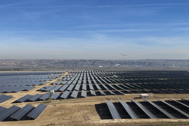 INSTALAÇÃO SOLAR DO AEROPORTO INTERNACIONAL ADOLFO SUÁREZ, EM MADRID - BARAJAS (142,42 MW)